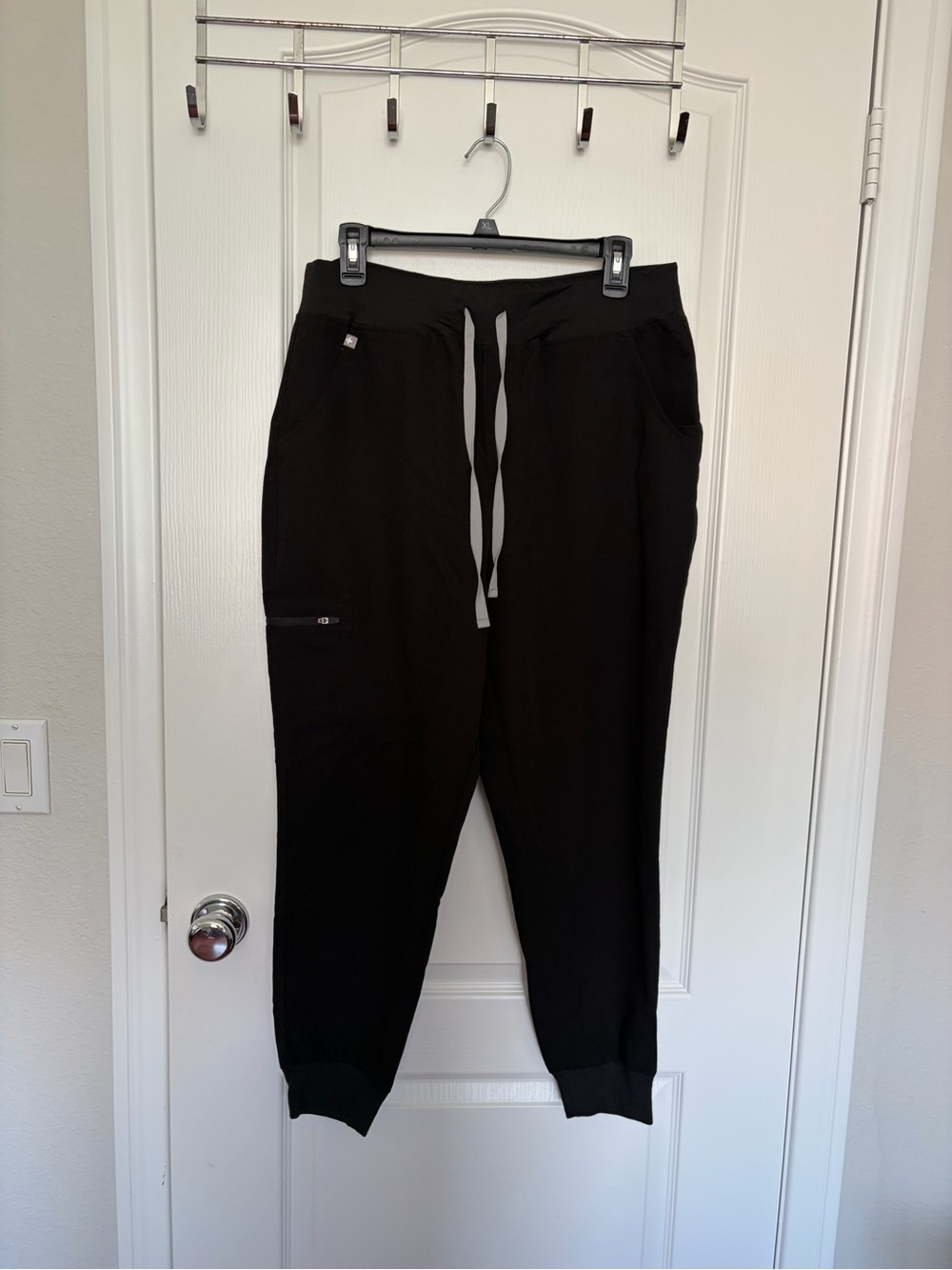 FIGS black jogger scrub bottoms